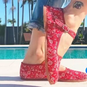 Kung Fu Mary Paisley Printed Mary Jane Happy Shoes NWOT